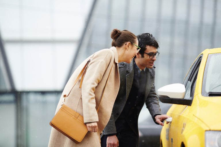 Benefits of Booking Professional Cab Services Instead of Local Taxis